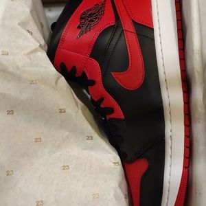 Jordan 1 Bred mid basketball shoes